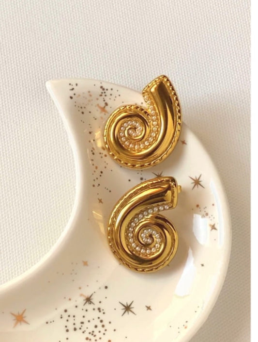 Golden swirl studs