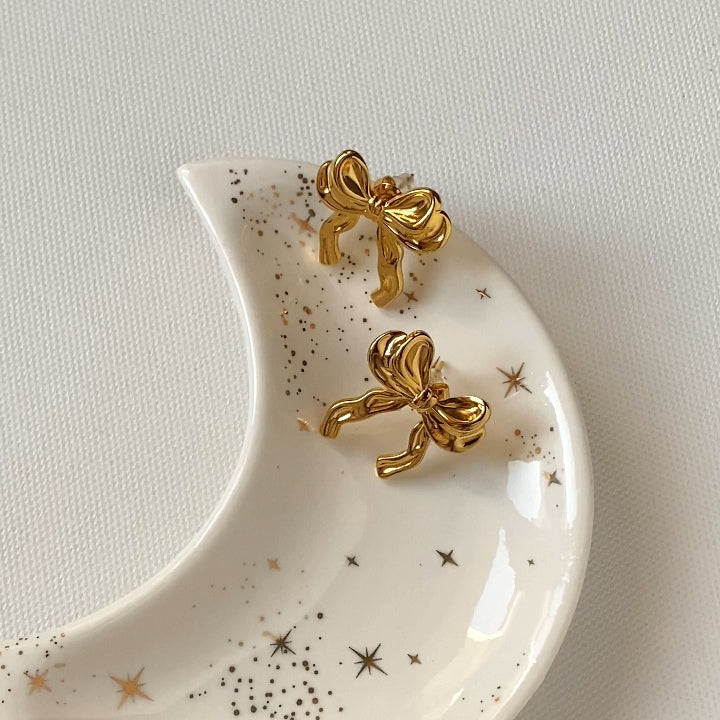 Knoted charm